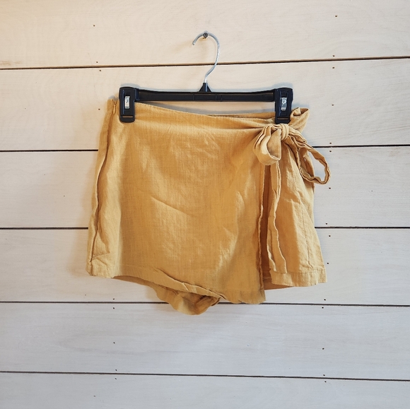 Yellow wrap skort - Picture 2 of 3